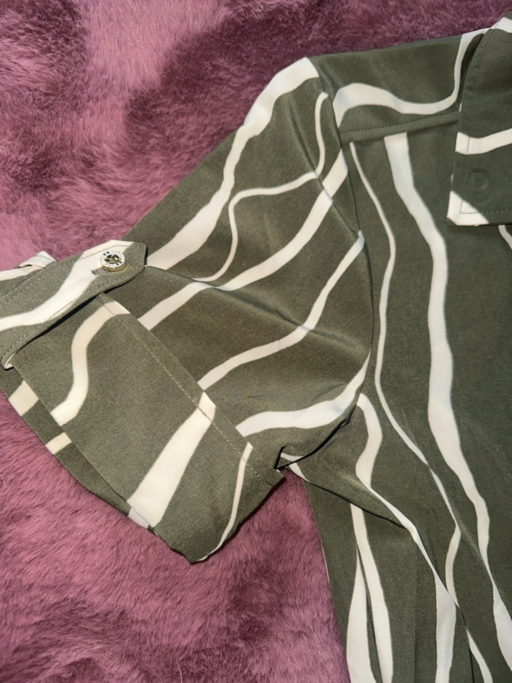Halston Olive Green & White Wavy Stripe Shirt Dress - Picture 3 of 7